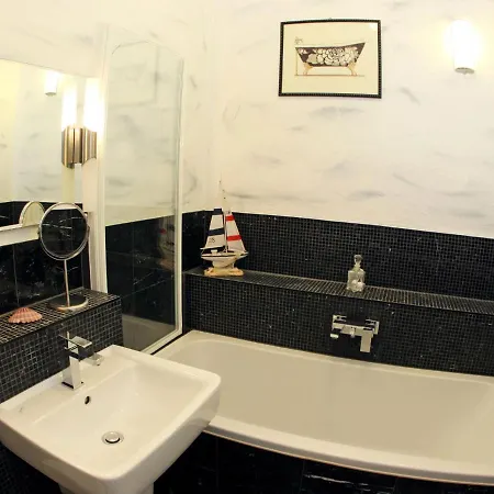Apartment Schlueterstrasse By Interhome